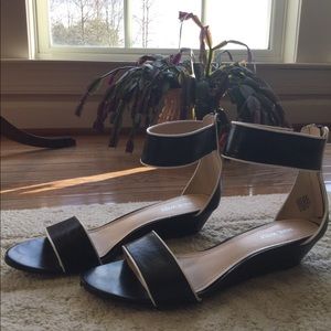 Nine West, Wedged Sandle, Size 9.5